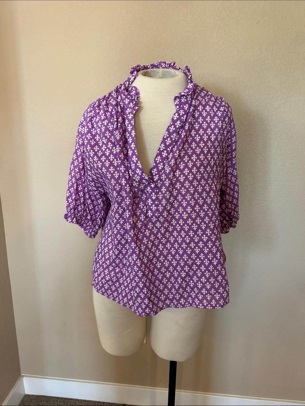 XiRENA Lavender Floral-Pattern Ruffle V-Neck Blouse